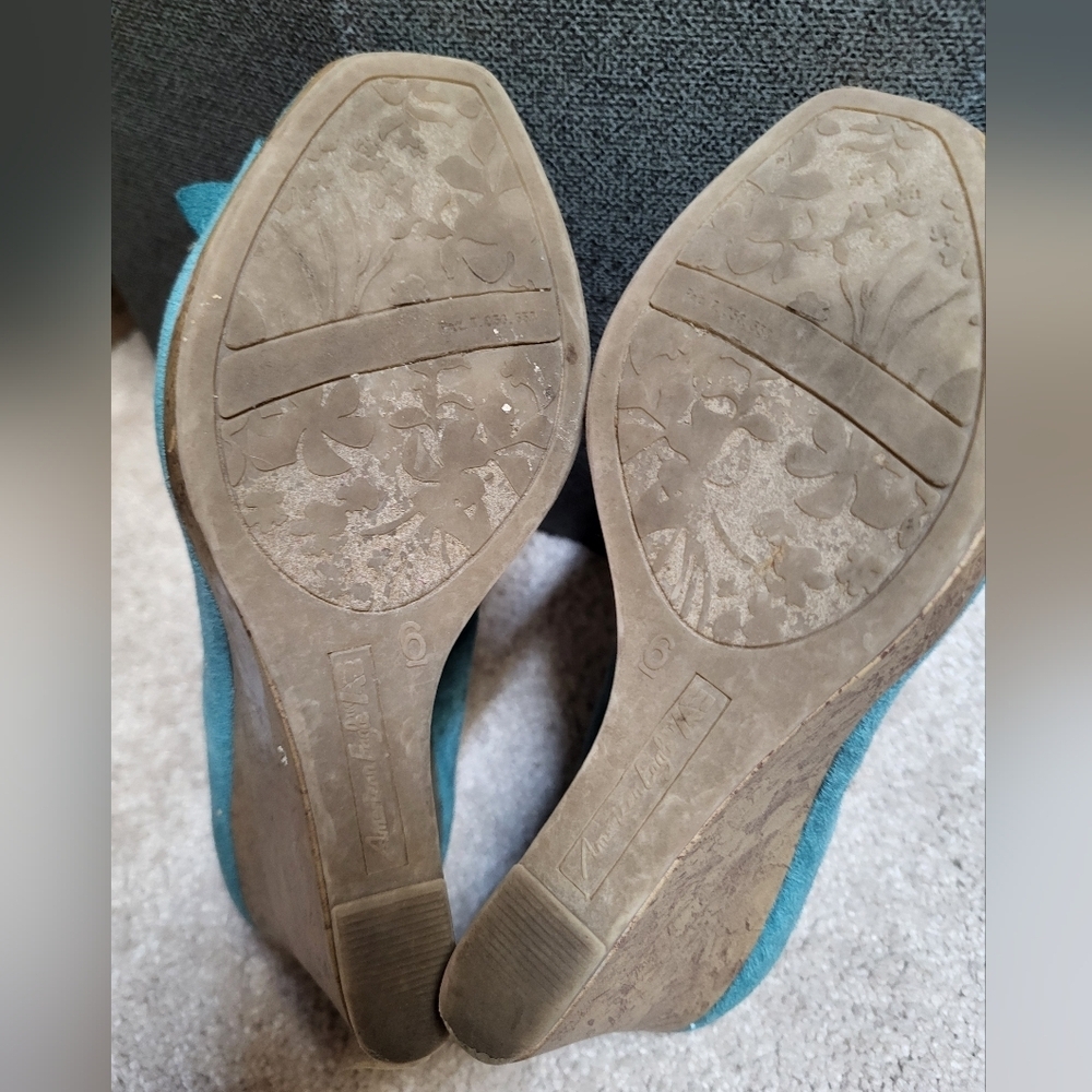 American Eagle Outfitters Blue Wedge Heels with Floral Detail - Picture 5 of 5